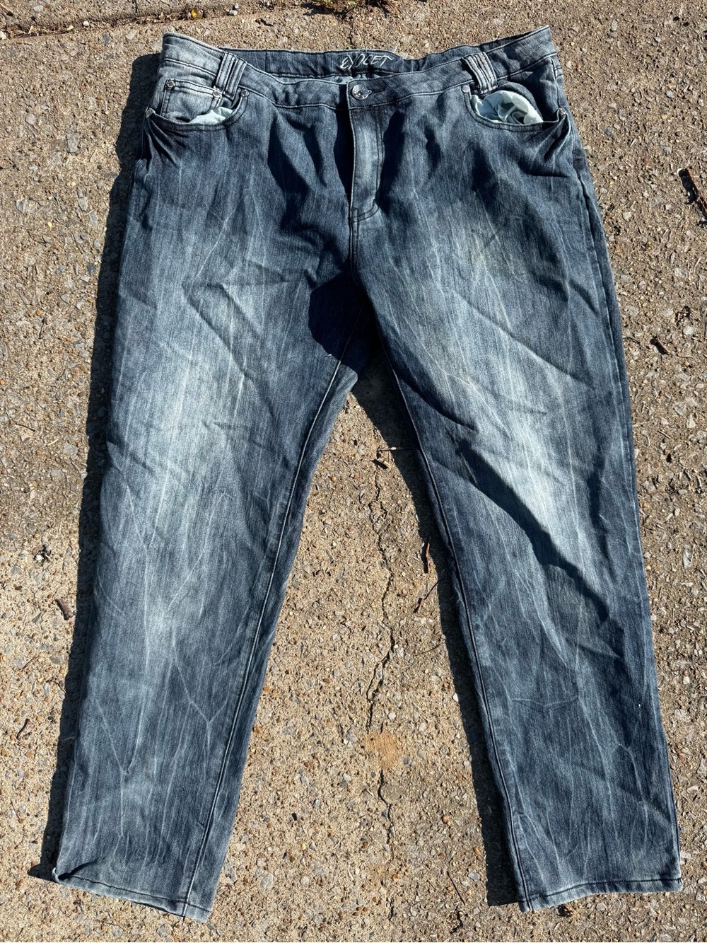 Women’s Straight Jeans in Washed Black by